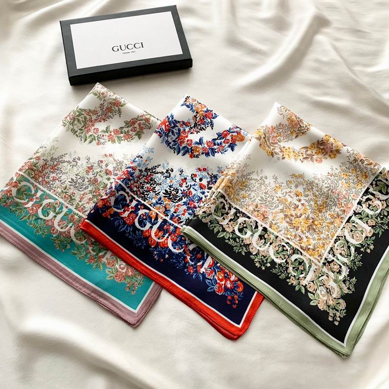 Gucci silk scarf 50X50cm E21